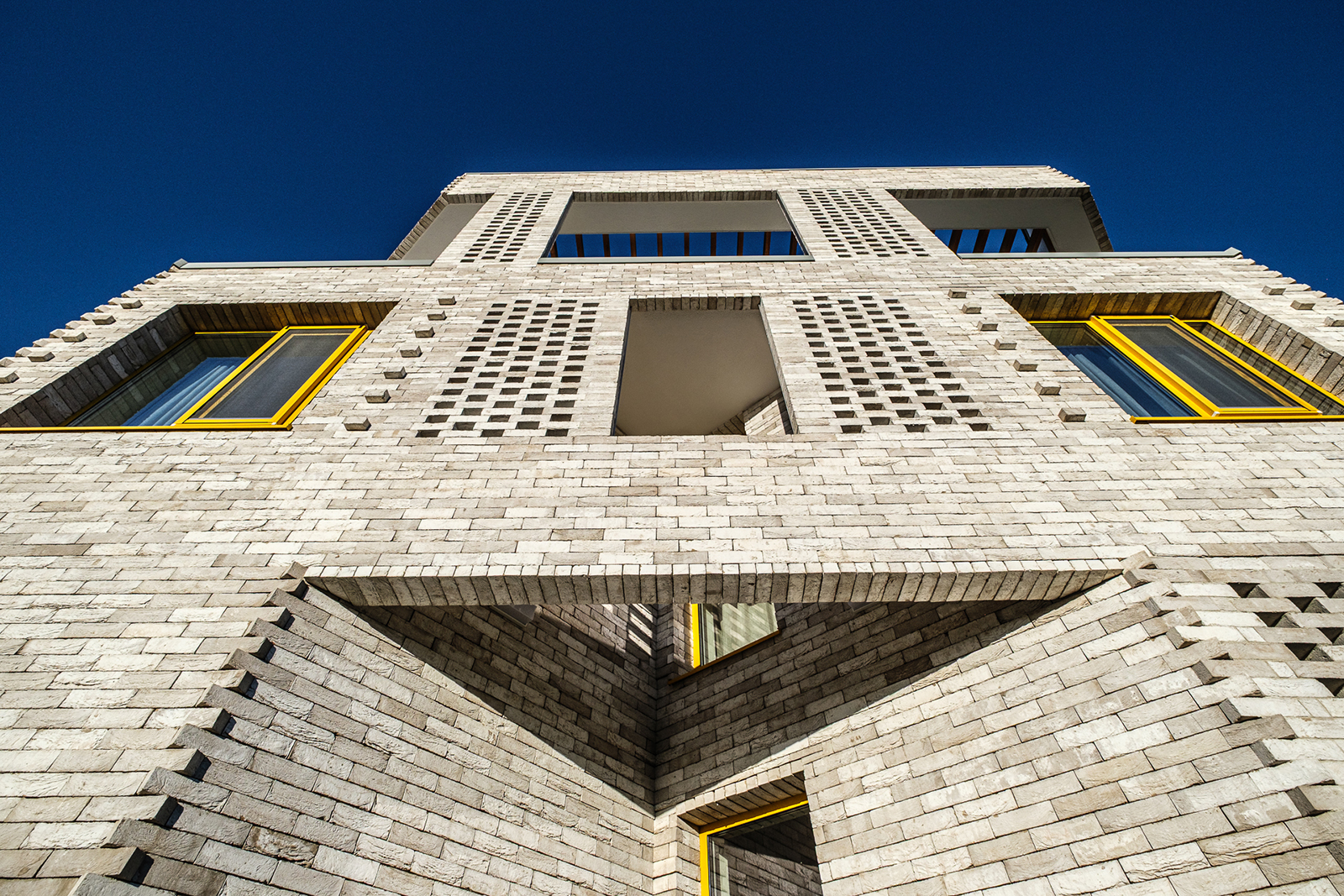 13_Dermenka-Facade-West-4
