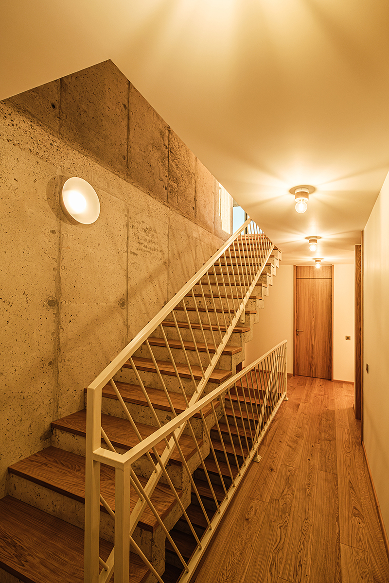 26_Dermenka-Staircase-Fl2-4